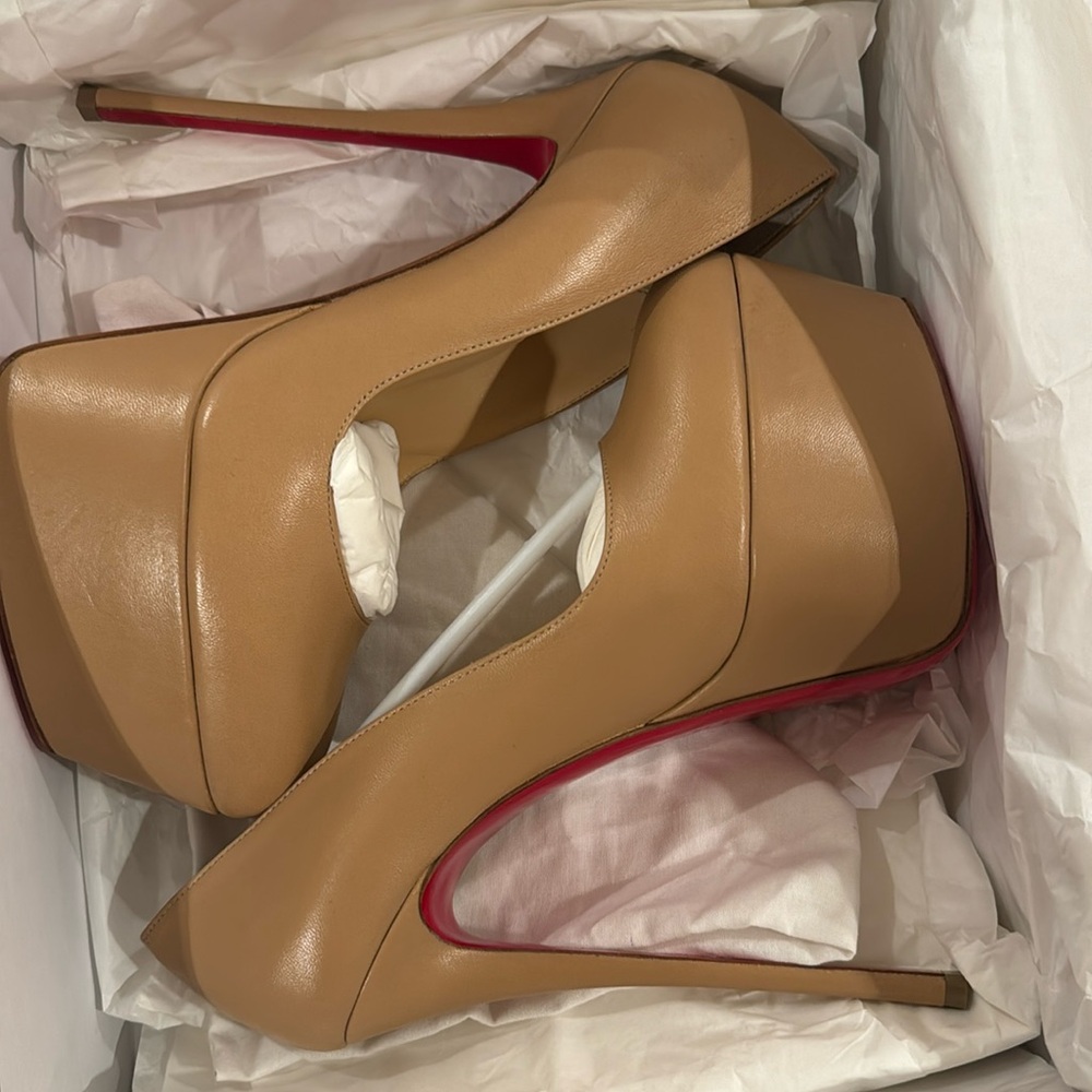 Christian Louboutin Dolly Pump Alta 160 in Nude leather